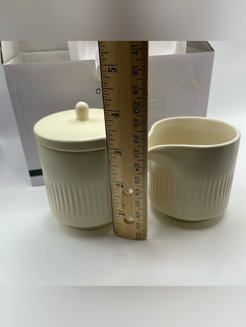 Magenta cream ceramic